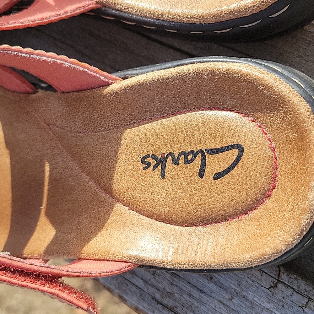 Clarks Leather Salmon Coral Color Strappy Sandal. Women's Size 7 Med. - Picture 10 of 11
